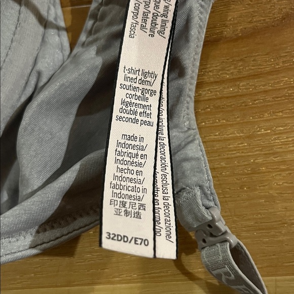 Victoria's Secret Shimmering Light Gray Bra - Picture 5 of 5